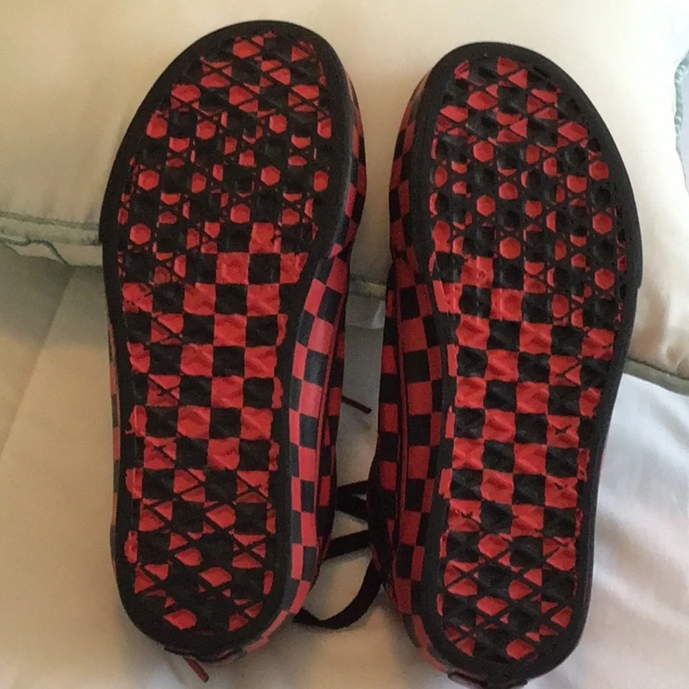 Vans - Red and Black Unisex checkerboard Sneakers - Picture 4 of 9